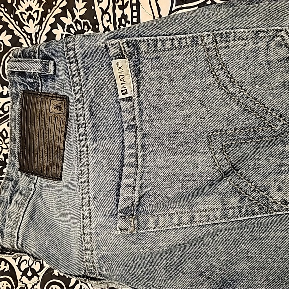 Matix men's jeans size 32. Look brand new!